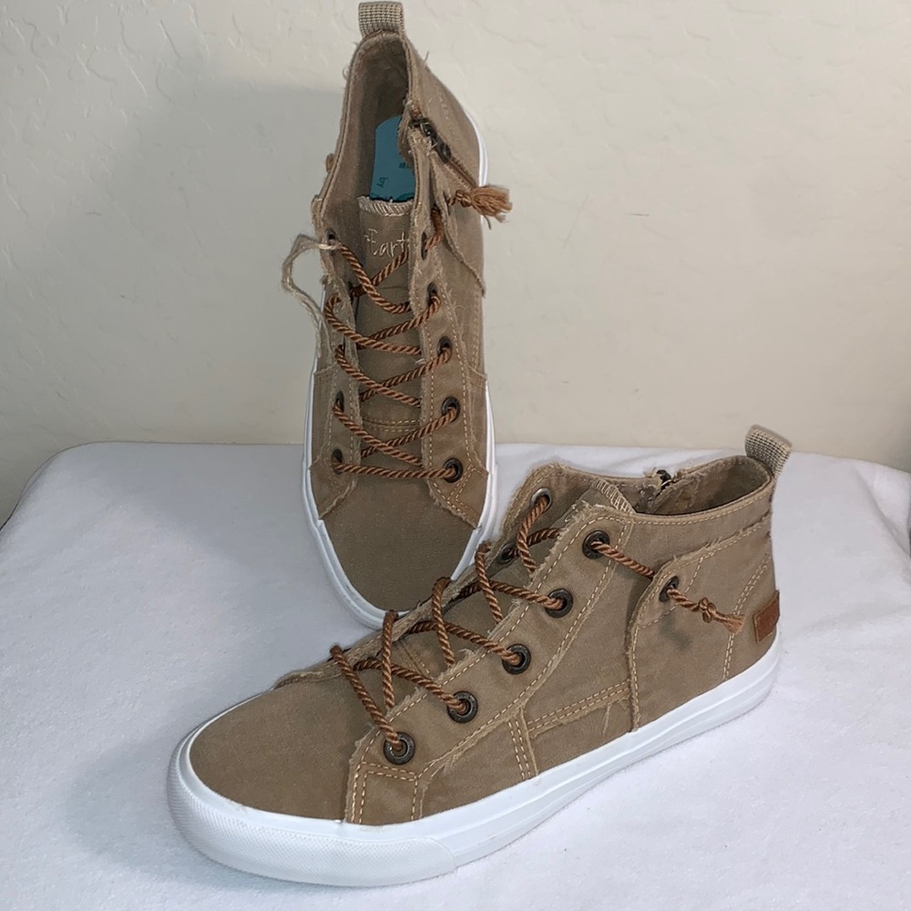 4 EARTH BY BLOWFISH BRAND NEW SIZE 9.5 SUPER CUTE SNEAKERS